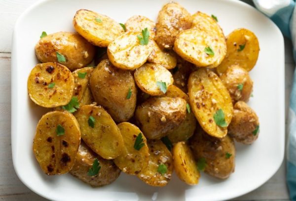 greek lemon garlic roasted potatoes side dish